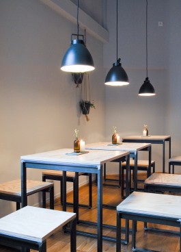 Innenarchitektur Restaurant Makramee Leuchten Stahlgestelle