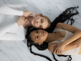 Asphaltgold Set Design Innenarchitektur Design Models auf Marmorfläche 