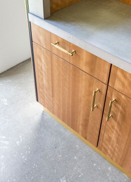 Innenarchitektur Design Espressobar Tresen Holz mit Messingdetails 