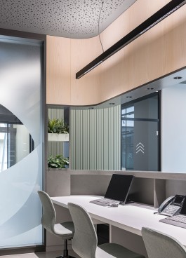 Innenarchitektur Zahnarztpraxis Darmstadt - Arbeitsplätze hinter Anmeldetheke 