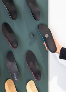 Sanitätshaus Behrmann Darmstadt Innenarchitektur Design Detail Einlagen Magnetsystem Steckwand Warenpräsentation Möbelbau 